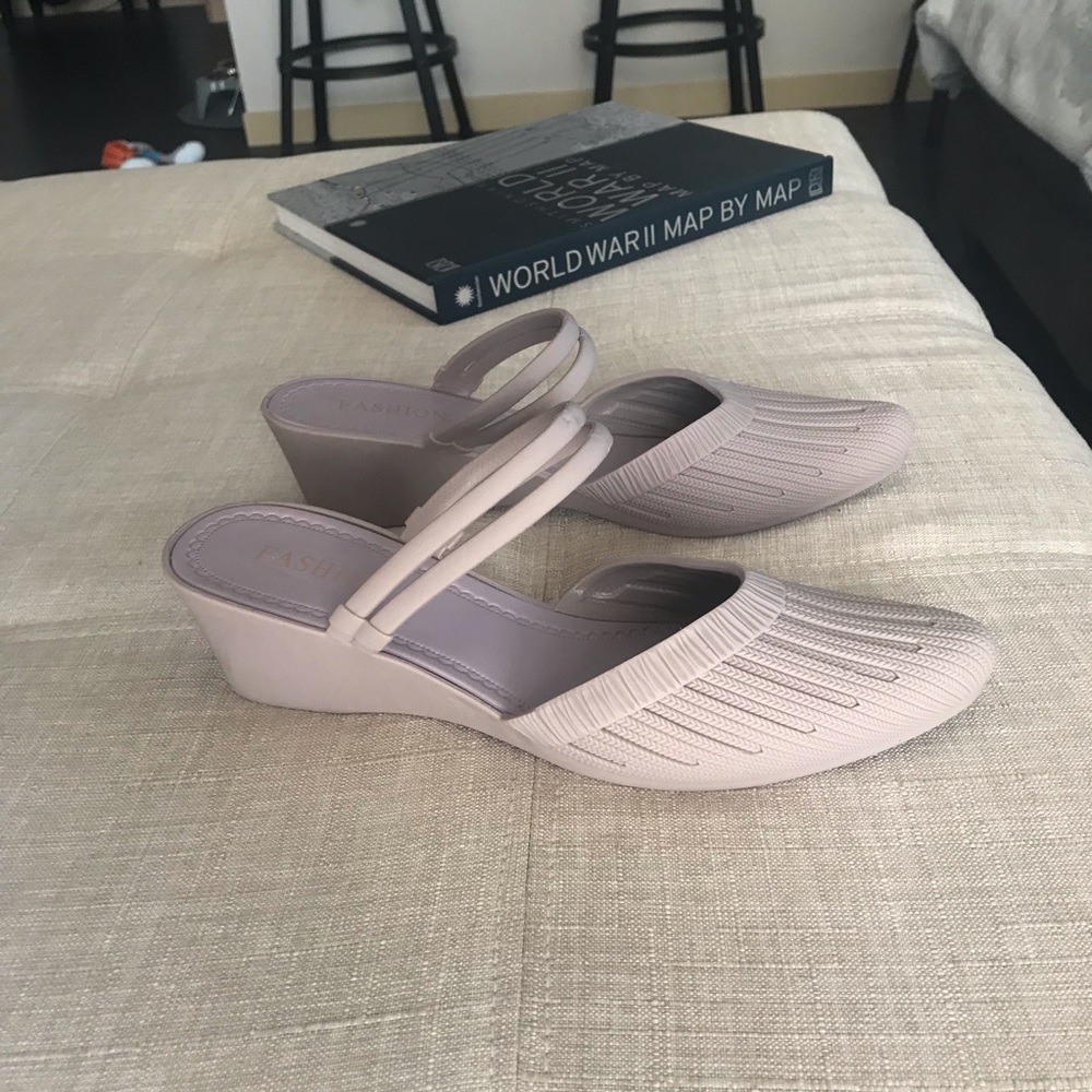 NWT Rubber Pointed Toe Slide Mules Size 40